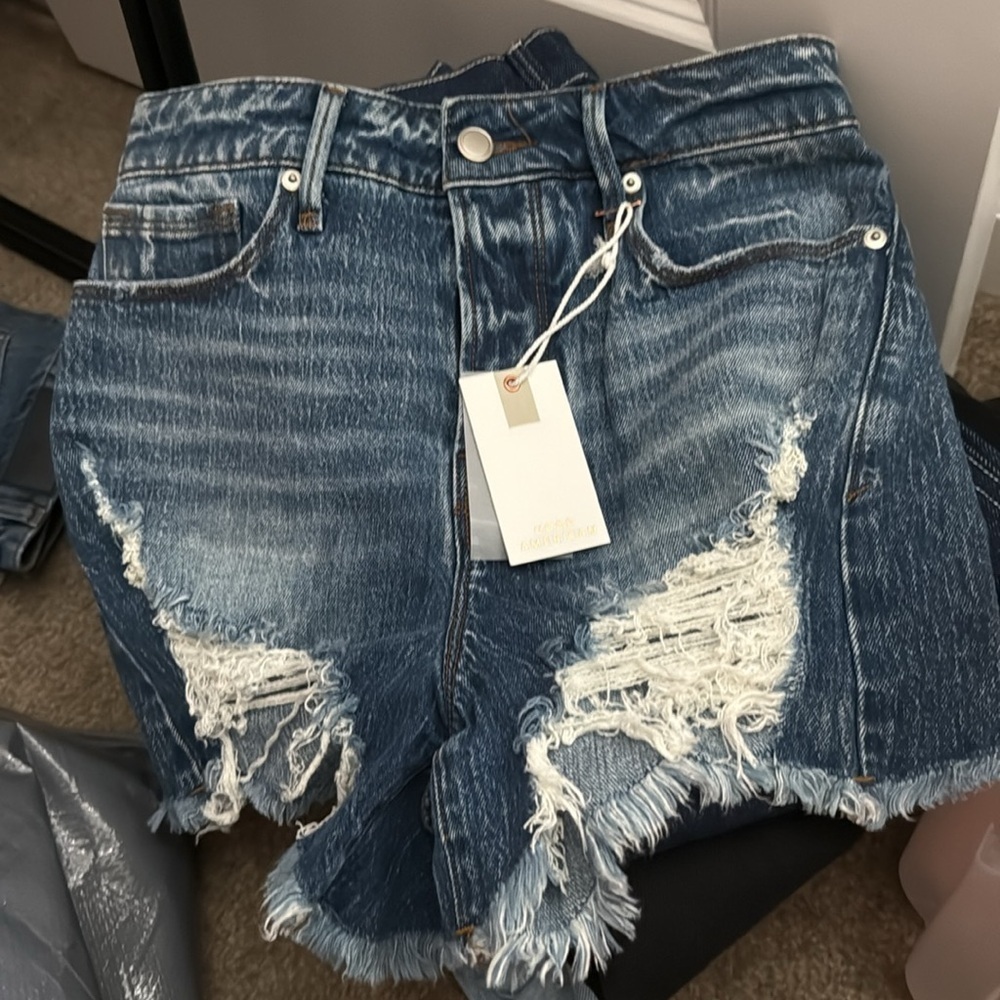 Good American Bombshell Shorts Distressed - Picture 4 of 6